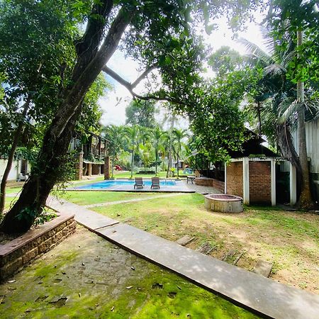 The Shade Brothers Hotel Katunayaka Exterior foto